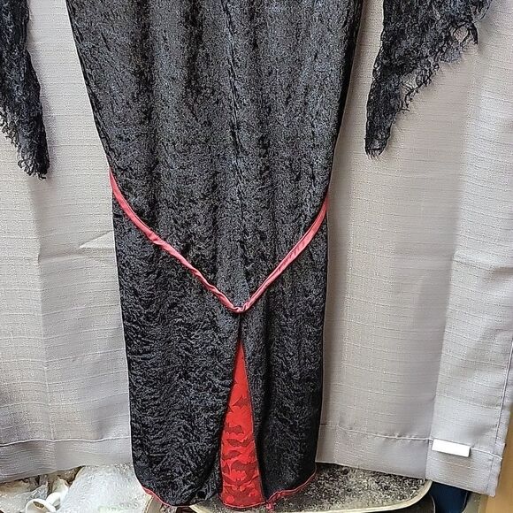 Hocus pocus/vampress child's size XL-12-14 Halloween costume by Spooktacular - Picture 6 of 9